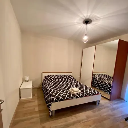 Apartment With Balcony And Free Parking Zára Kültér fotó