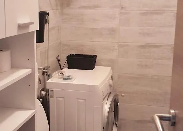 Apartment With Balcony And Free Parking