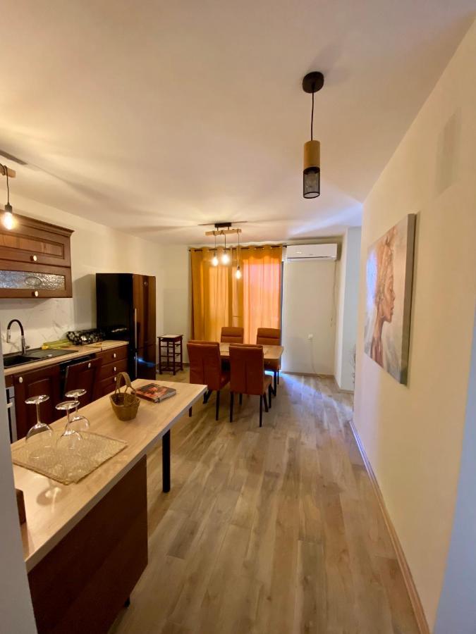 With Balcony And Free Parking Apartman