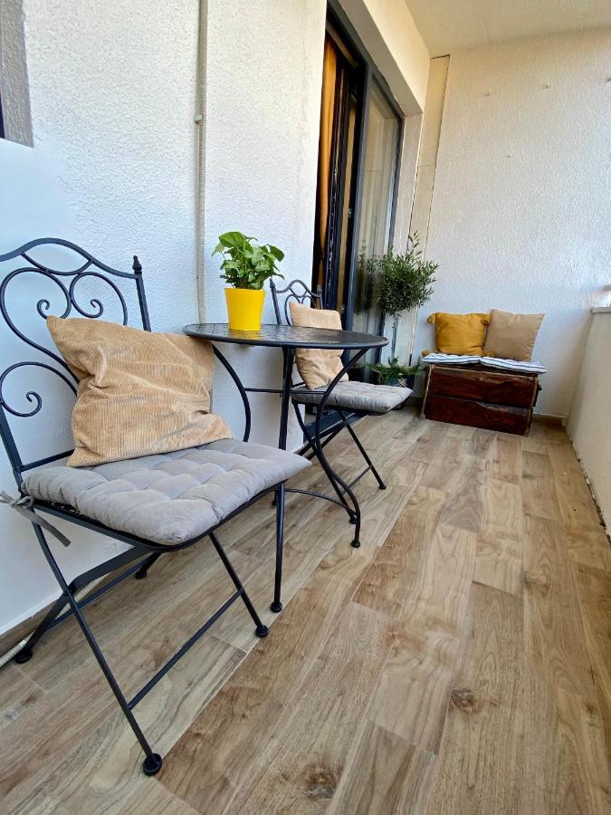 Lägenhet With Balcony And Free Parking